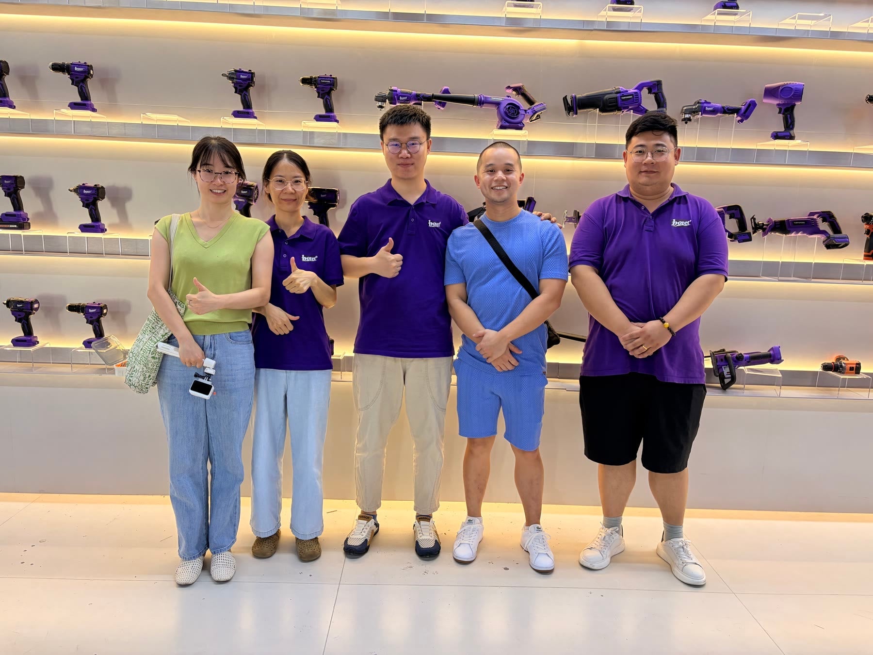 MMY Tools team meeting visiting customers in the product showroom